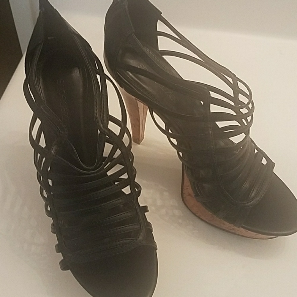 Shoe Dazzle heals